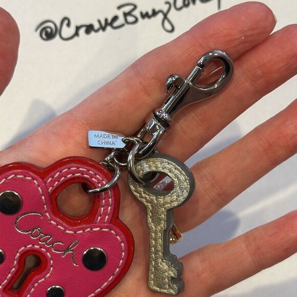 COACH HEART LOCK & KEY CHARM 3D LEATHER STUDS SPELLOUT BAG FOB CHAIN Y2K VGUC - Picture 8 of 10